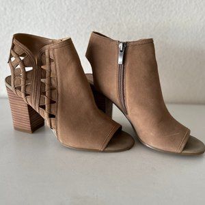 Franco Sarto Suede Heels Ankle Booties Peep Toe Side Zipper Gorgeous Boot Design